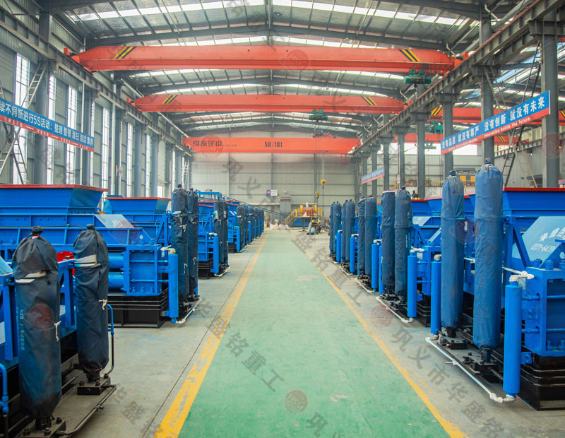 處理建筑廢料用什么設(shè)備？破碎紅磚用雙齒輥破碎機(jī)好嗎？